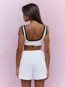MISSGUIDED Parte superior corta acanalada con ribete de contraste con logo - Blanco - Ver 2