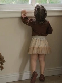 SHEIN 2 piezas/set de blusa de manga larga abotonada con cuello Peter Pan cómoda y falda mini de malla para niñas pequeñas, otoño - Marrón - Ver 5