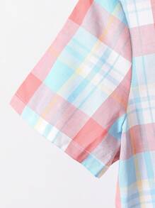 SHEIN 2 件套 Tween 男童格子印花短袖上衣和纯色背带裤套装 - 彩色 - 查看 4