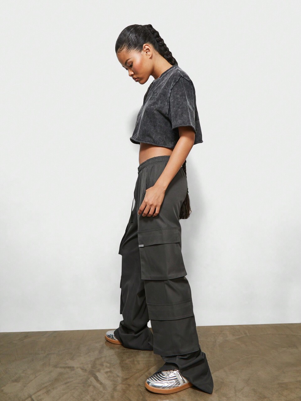 SUMWON Multi Pockets Cargo Pant With Buckle Detail