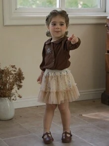 SHEIN 2 piezas/set de blusa de manga larga abotonada con cuello Peter Pan cómoda y falda mini de malla para niñas pequeñas, otoño - Marrón - Ver 2