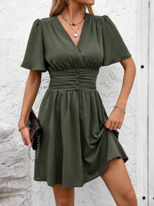 SHEIN Clasi 女士纯色 V 领褶饰交叉裹身短袖连衣裙 - 綠色 - 查看 7