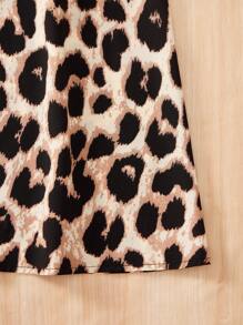 SHEIN Conjunto de dos piezas con camiseta de manga corta con cuello redondo y falda larga con estampado de leopardo elegante para niña preadolescente - Negro - Ver 6