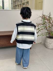 SHEIN 3 Stücke Kleine Jungen lässiger College-Stil, bequem, stilvoll, einfach, Koreanische lockere Passform, praktisch, All-Match, dicke Weste und langärmeliges Hemd mit Kragen, Kurzarm Hemd und lange Hose, geeignet für den täglichen Gebrauch, Schule, Reise, Sport, Herbst und Winter Jahreszeiten