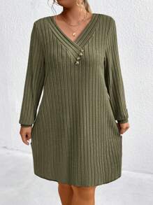 Vestido casual corto de manga larga con cuello en V acanalado de color liso para tallas grandes