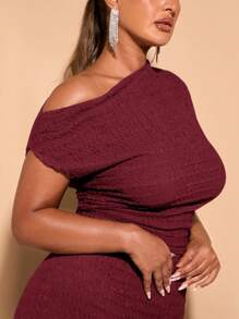 SHEIN BAE Plus Size Summer Daily Outing Sexy Asymmetrical Slanted Shoulder Black All-Over Texture Stretch T-Shirt Top - Burgundy - View 3