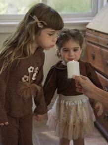 SHEIN 2 piezas/set de blusa de manga larga abotonada con cuello Peter Pan cómoda y falda mini de malla para niñas pequeñas, otoño - Marrón - Ver 6