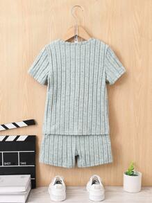 SHEIN 2pcs Young Boy Casual All-Match Textured Jersey Tee And Shorts Set. Suitable For Summer, Classic Versatile. The Textured Jersey Knit With Car Decoration Adds Details To The Garment, Paired With The Woven Label Design, Making The Overall Style More Stylish And Fashionable. The Decorative Woven Label Adds A Unique Design Element To The Garment, Showcasing Personalized And Taste. The Textured Jersey Technique Adds Texture And Layering To The Garment, Allowing The Children To Showcase Their Distinctive Fashionable Style When Wearing It., Holiday, Summer, Travel - Green - View 2