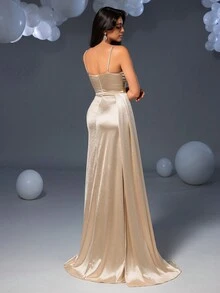 Faeriesty 低胸垂坠缎面吊带连衣裙