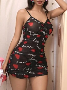 Conjunto de ropa interior de dos piezas para mujer, vestido de dormir ajustado con correas de espagueti de malla sin espalda y estampado de carta de amor, y tanga sexy