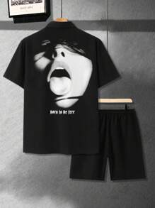 Manfinity Roughcore 2 件男士简约图案印花短袖上衣和纯色短裤套装，休闲 - 黑色 - 查看 1