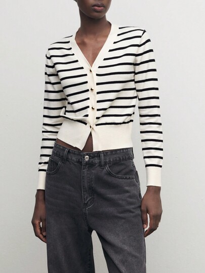 BizChic Cárdigan elegante de punto con ajuste en la cintura, cuello en V y rayas en contraste en color albaricoque y negro para outfits de mujer en otoño