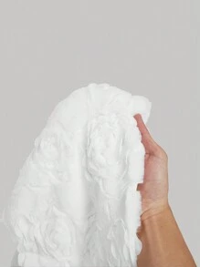 SHEIN MOD 女士白色纹理蓬松 Pom Pom 饰边无袖背心夹克，加大码皮草背心，优雅女士背心，可爱白色人造皮草搭配立体花朵，正面和中心打结毛球装饰，女士 70 年代装休闲修身背心配系带、蝴蝶结，