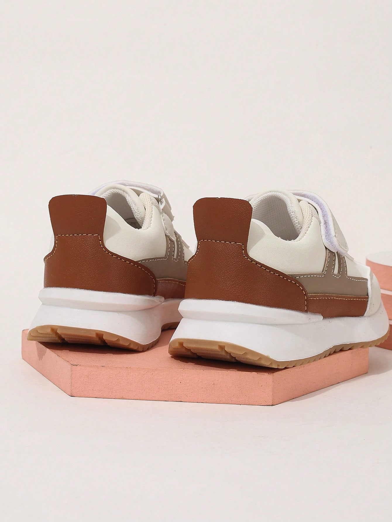 Soft sports shoes for infants from 1-3 years old, casual white sports shoes that both genders can wear