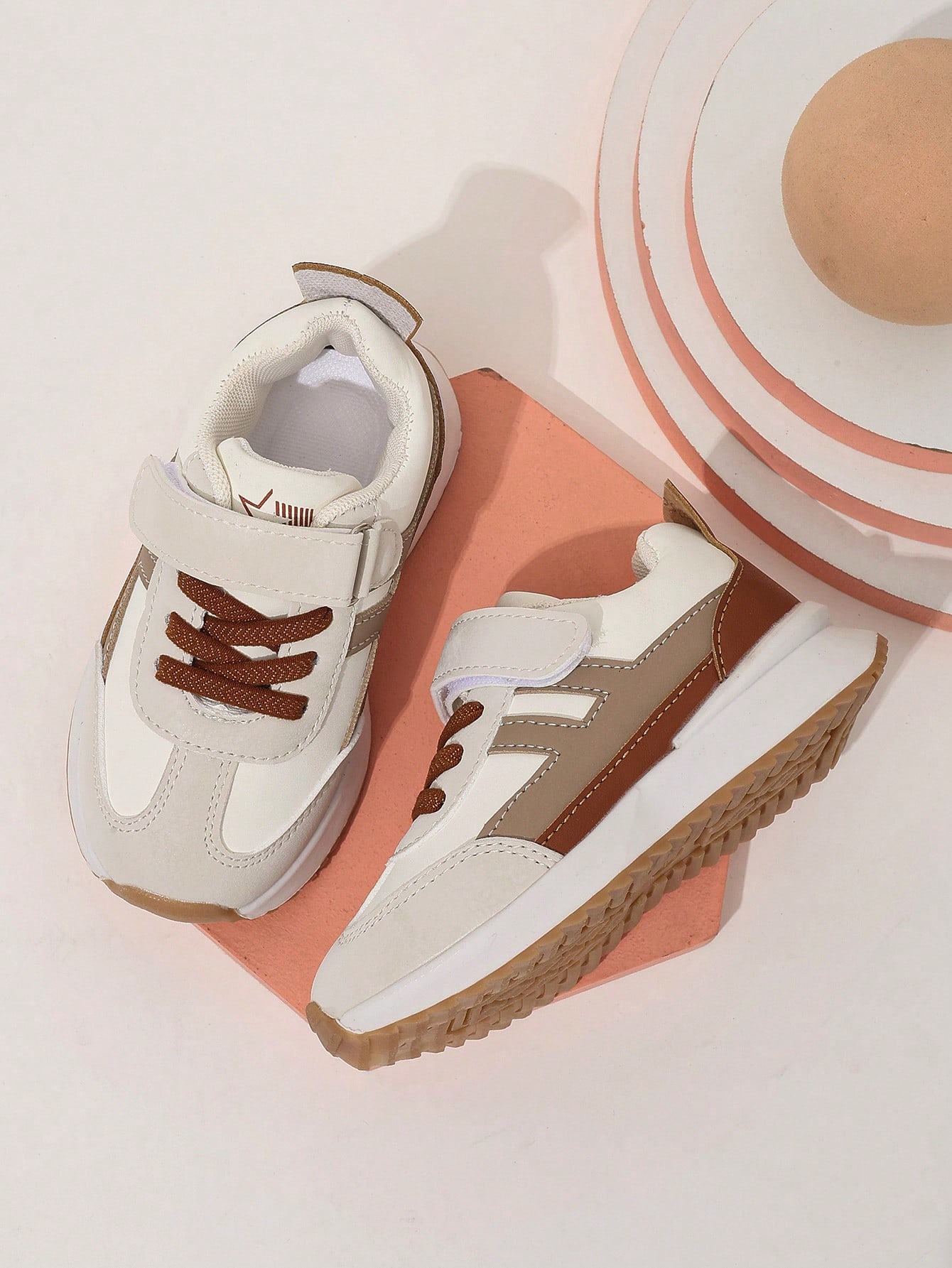 Soft sports shoes for infants from 1-3 years old, casual white sports shoes that both genders can wear