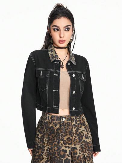 بلوفر نسائي بياقة قصيرة بأزرار أمامية وجيوب وبطبعة نمر متباينة، أكمام طويلة