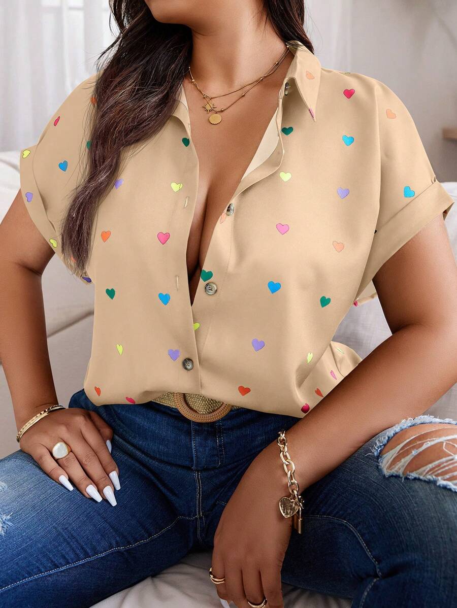 Calvaya Plus Size Kỳ nghỉ hè Áo sơ mi tay cánh dơi màu sắc ngẫu nhiên in hình trái tim thường ngày - Màu Khaki - Xem 1