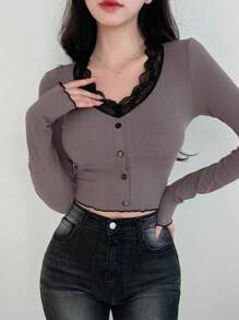 DAZY Camiseta de manga larga con cuello de encaje casual y sencilla para mujer, ropa de otoño, ropa de vuelta al colegio