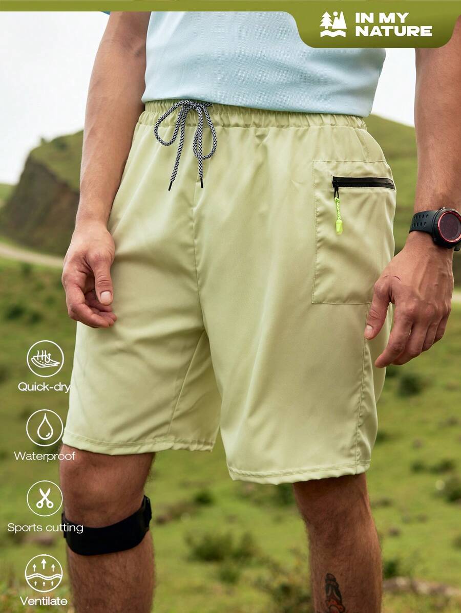 Herren Outdoor Shorts in schlichten Unifarben, locker geschnitten, 'In My Nature' Design - Kadettenblau - Übersicht 1