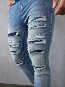 Manfinity LEGND Jeans vaqueros slim fit de hombre de color azul claro lavado y desgastado