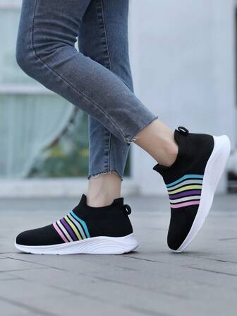 适合男孩和女孩的全新轻便舒适时尚运动鞋，2024 时尚跑鞋，适合返校和学生，透气软底校园鞋