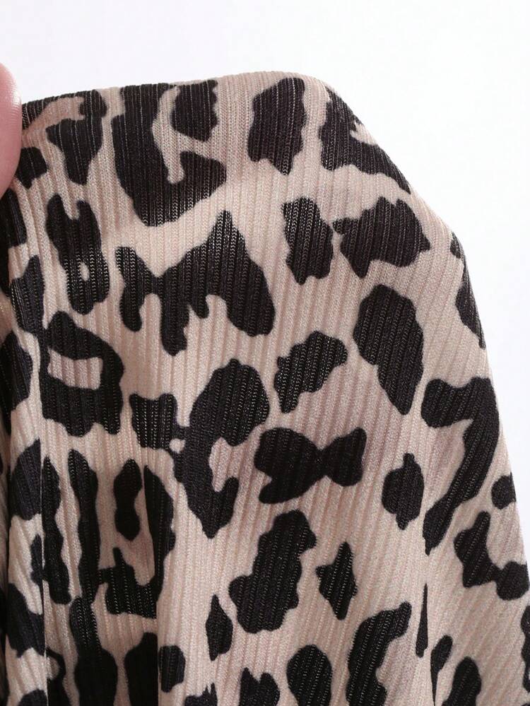 Leopard Print Scoop Neck Fitted Women T-Shirt