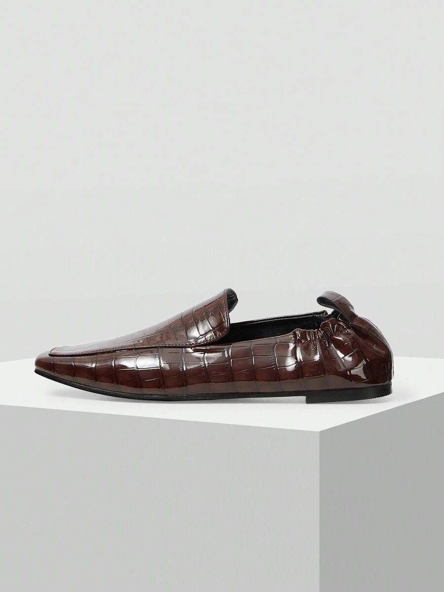 MOTF PREMIUM ZAPATOS DE MOCASÍN PLANOS CON PLIEGUES ESTAMPADOS CON COCODRILO MARRÓN DE PARA MUJER - Marrón Chocolate - Ver 1