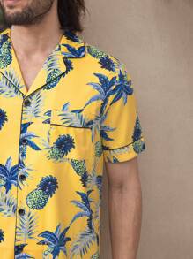 Manfinity Underwear&Sleepwear Basics Set pigiama uomo con camicia a maniche corte con colletto alla coreana, bottoni, tasche e stampa floreale e pantaloni - Giallo - Visualizzare 7