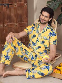 Manfinity Underwear&Sleepwear Basics Set pigiama uomo con camicia a maniche corte con colletto alla coreana, bottoni, tasche e stampa floreale e pantaloni - Giallo - Visualizzare 2
