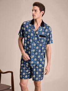 SHEIN EverLounge Conjunto de pijama casual para hombre con camisa y pantalones cortos con estampado all-over