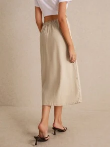 SHEIN Frenchy 素色開衩短裙不附腰帶 - 卡其色 - 查看 3