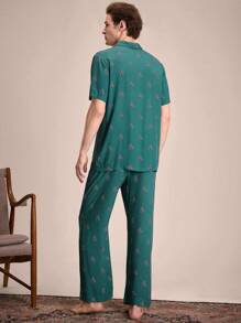 EverLounge Conjunto de uso casual en el hogar con camisa de manga corta con botones con estampado total y pantalones para hombres - Verde - Ver 2