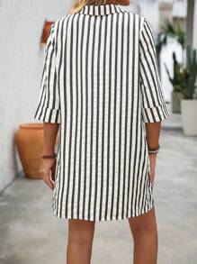 SHEIN LUNE 大尺碼條紋印花夏季休閒度假裙 - 杏色 - 查看 2