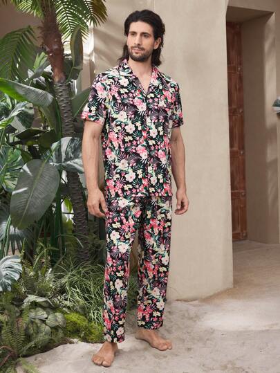 Manfinity ChillVibe Conjunto de pijama con camisa de manga corta con cuello vuelto y botones y pantalón con estampado total para hombre