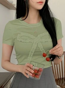 DAZY Camiseta casual de mujer de manga corta con lazo y unicolor, blusas gráficas estilo preppy