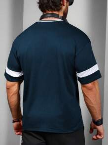 Manfinity Sport Corelite 男友风格男士字母条纹印花 V 领短袖休闲运动 T 恤基本款 T 恤篮球球衣男友风格男士男友风格男士，返校运动上衣篮球透气 - 藏蓝色 - 查看 2