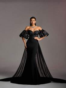 Faeriesty 浪漫露肩短袖婚纱，带有花卉贴花荷叶边、美人鱼轮廓和透明薄纱拖尾，非常适合婚礼、新娘 - 黑色 - 查看 4