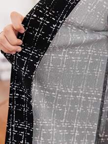 SHEIN Áo khoác midi in họa tiết kẻ caro đan cho bé gái tuổi teen - Đen và trắng - Xem 7