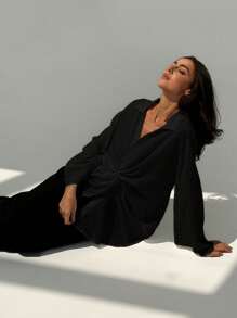 Aloruh 优雅轻盈长袖防晒简约扭纹设计衬衫 - 黑色 - 查看 5