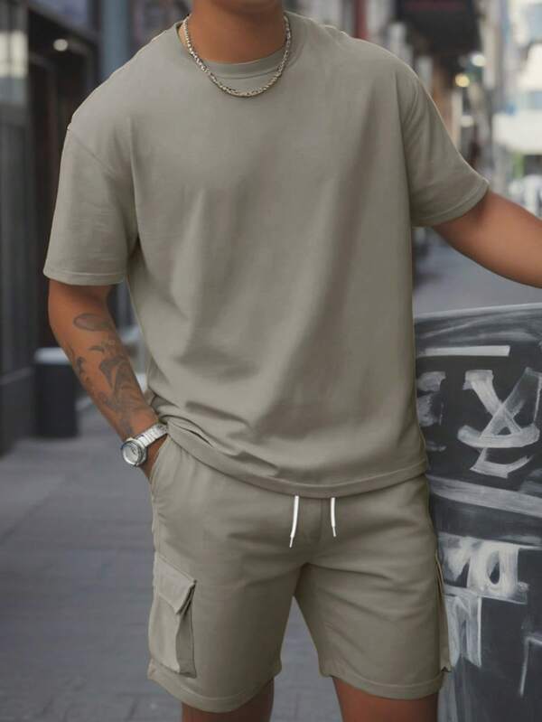 Manfinity EMRG Men's Summer Solid Color Crew Neck Short Sleeve Casual T-Shirt And Drawstring Waist Cargo Pocket Shorts Set