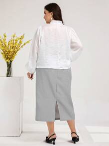 Modelyn Damen-Set in Große Größen für Frühling & Sommer, bestehend aus Bluse mit Kordelzugkragen und Laternenärmeln sowie karierten Midi-Rock, 2-teilig