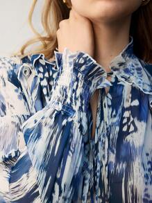 Maija 花卉印花优雅浪漫雪纺轻盈荷叶边上衣，浪漫、时尚、百搭；适合夏季度假、舒适、波西米亚风、沙滩装、泳衣罩衫，风格时尚、优雅、休闲、简约日常穿着、乡村风。 - 藍色 - 查看 4