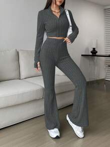 SHEIN EZwear Conjunto de dos piezas de top corto de un solo color y pantalones acampanados - Gris - Ver 5