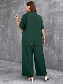 SHEIN LUNE Dwuczęściowy zestaw topów i spodni w jednolitym kolorze z krótkim rękawem dla kobiet w dużych rozmiarach - Zielony - Zobacz 2
