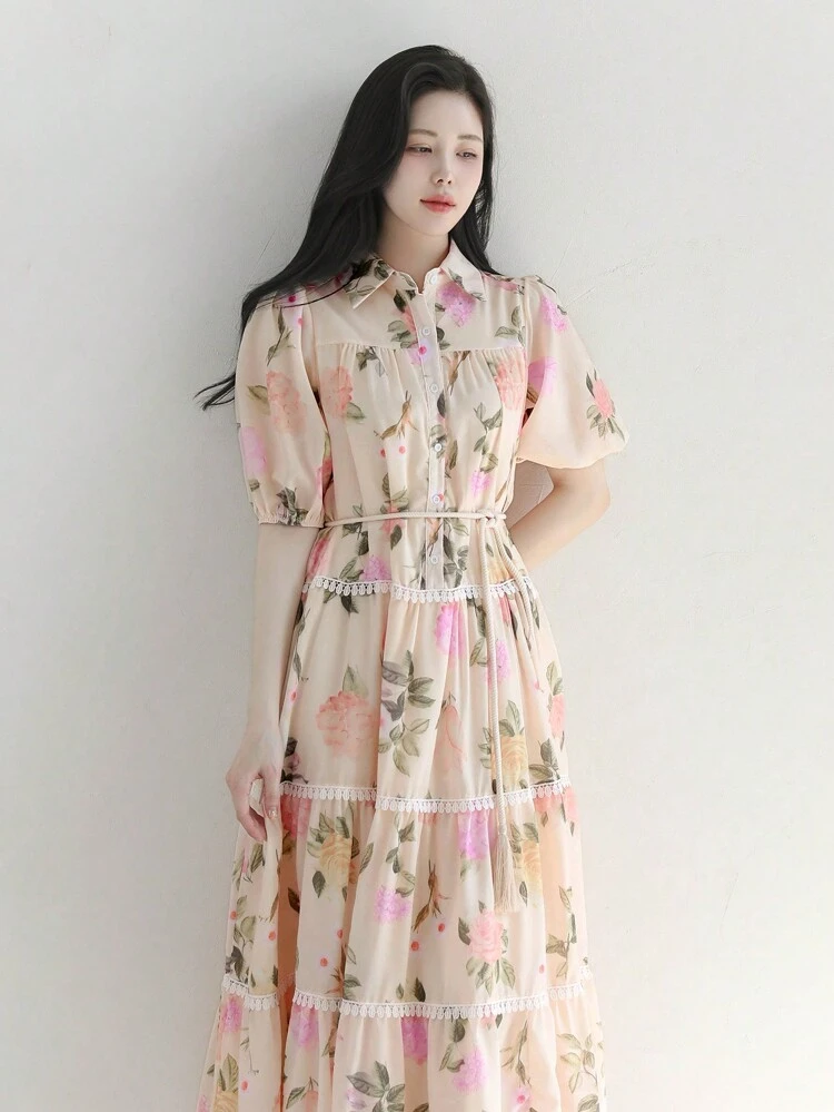 Vestido de manga corta con cintura ceñida y estampado floral en toda la prenda, color beige, para vacaciones y playa, vestido camisero de verano para primavera/verano, atuendo de vacaciones para mujer