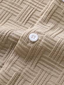 Manfinity Homme 2 件男士基本款纯色纽扣短袖衬衫和宽松休闲短裤套装，舒适服装