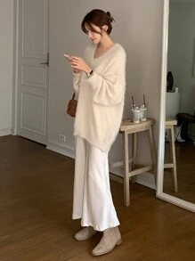DAZY 女款純色V領長袖套頭針織衫，秋季校園穿搭衣物 - 白色 - 查看 8