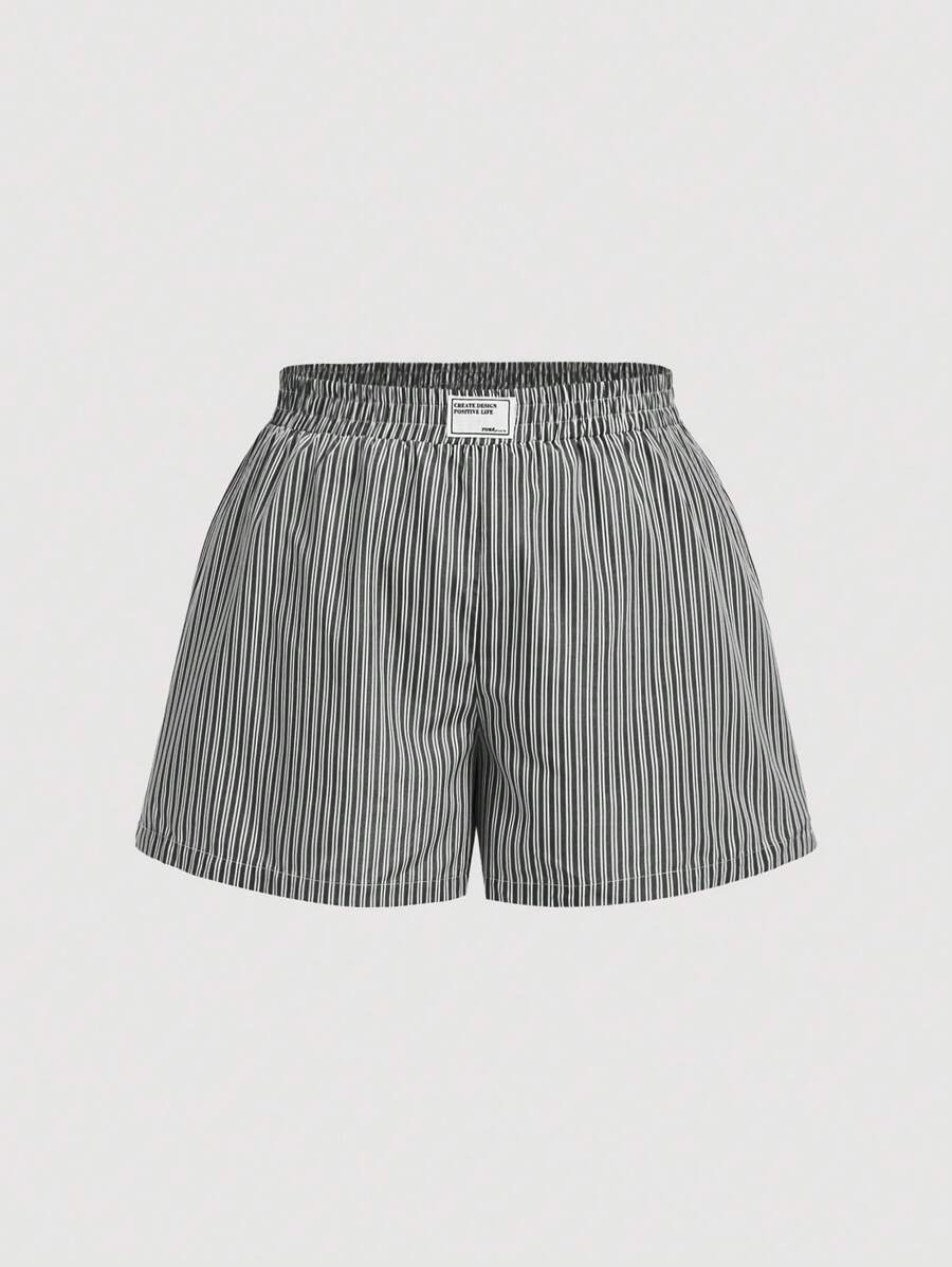 SHEIN MOD Pantalones cortos de verano talla grande con cintura elástica, rayas azules y blancas y decoración con letras - Blanco y Negro - Ver 1