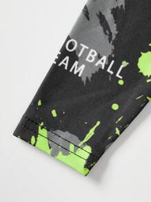 SHEIN 2-teiliger, hautenger, atmungsaktiver Pyjama-Schlafanzug für Kleine Jungen mit Football-Motiv, leuchtender Langarm-Oberteil und Hose
