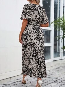 SHEIN Clasi 加大码V领印花开衩短袖夏季长款连衣裙女装 - 黑色 - 查看 2